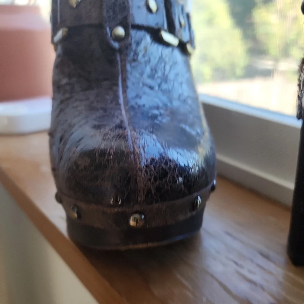 Vince Camuto Black Brown Crackle Leather Studded Platform Mules Grunge Y2K - Picture 13 of 16